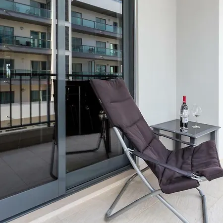 Marina With Pool & Gym *