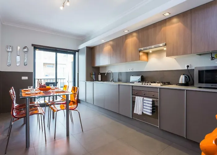 Апартаменты Marina With Pool & Gym Лагуш