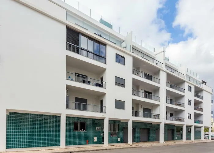 Апартаменты Marina With Pool & Gym Лагуш