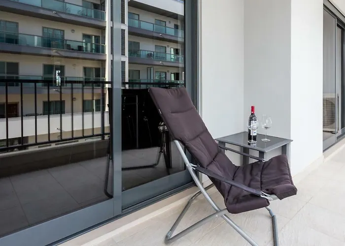 Marina With Pool & Gym *